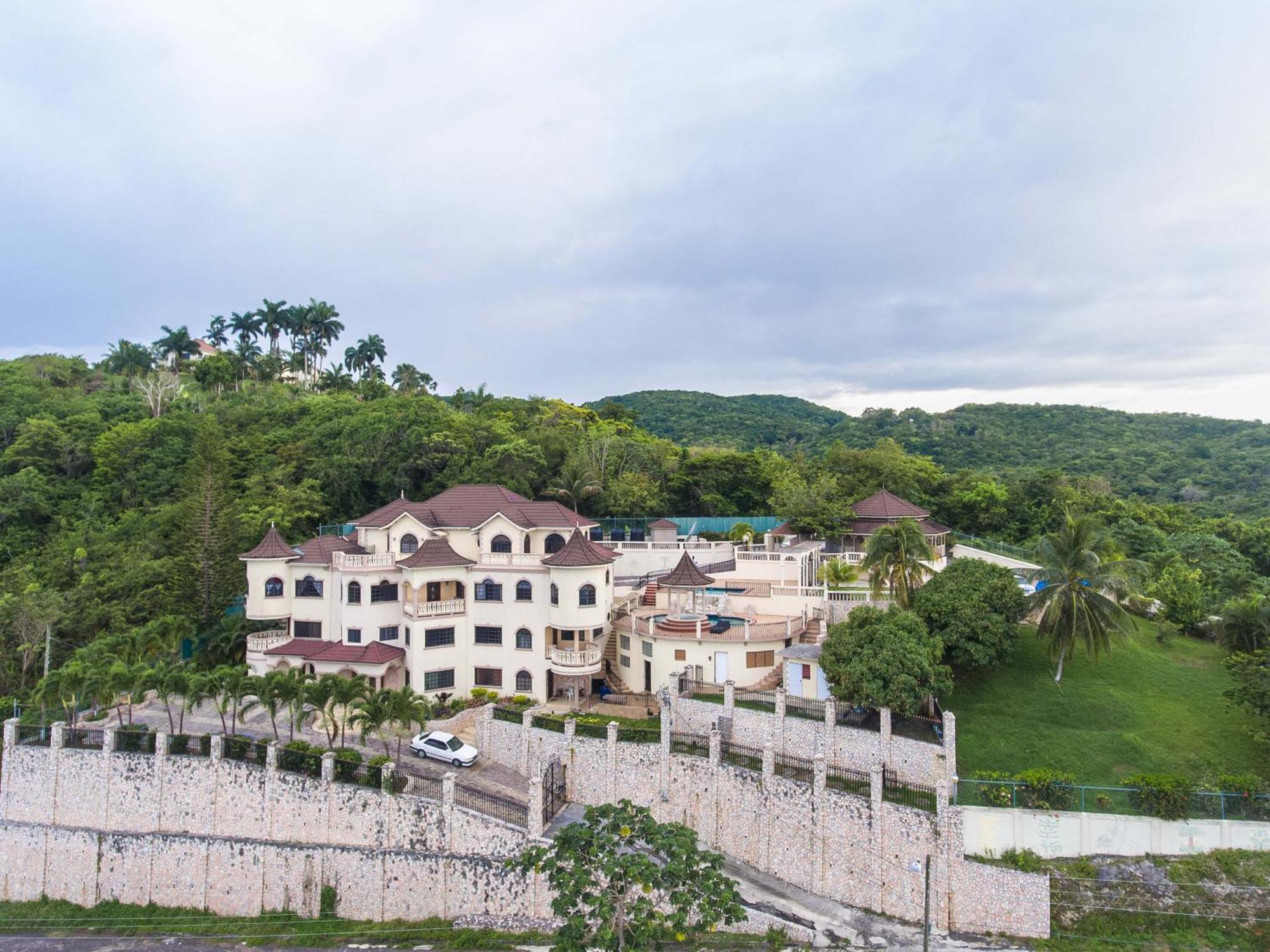 Clarridge View Guesthouse Montego Bay Exterior foto
